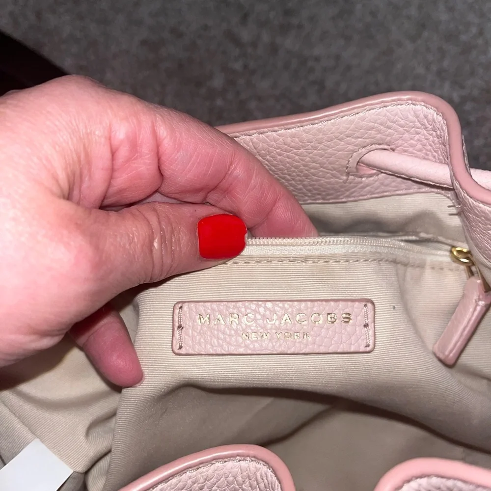 Marc Jacobs H606L01SP22
Small Peach Whip Leather Bucket/Shoulder Bag - Picture 7 of 10
